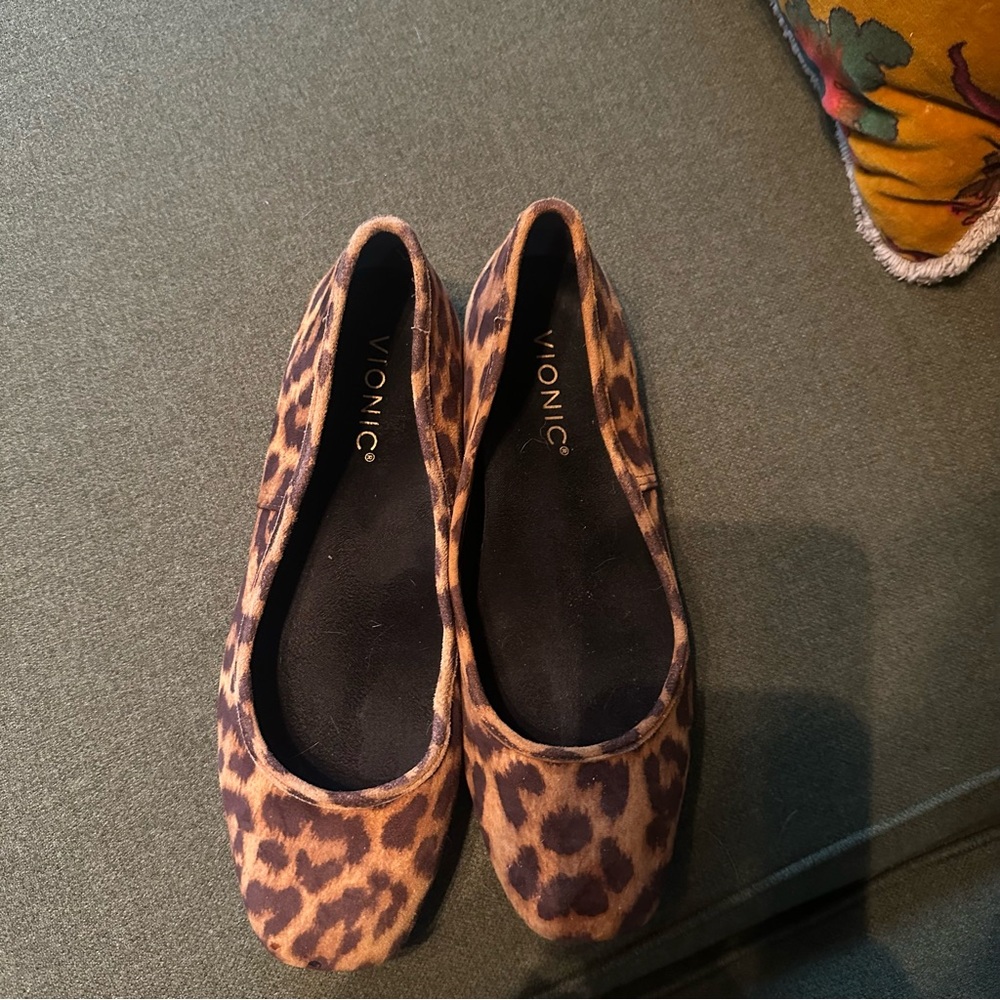 Vionic Women's Animal Print Flats